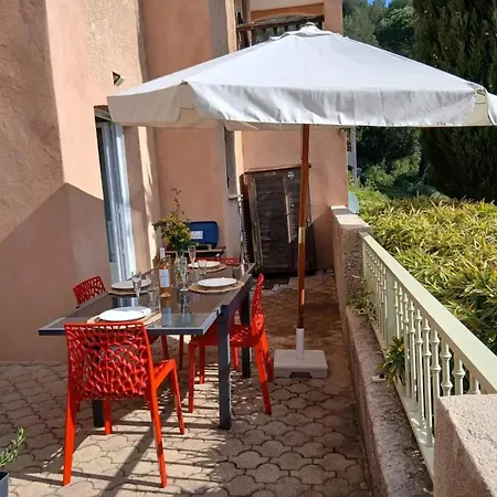Cozy Aux Issamdres Avec Piscine